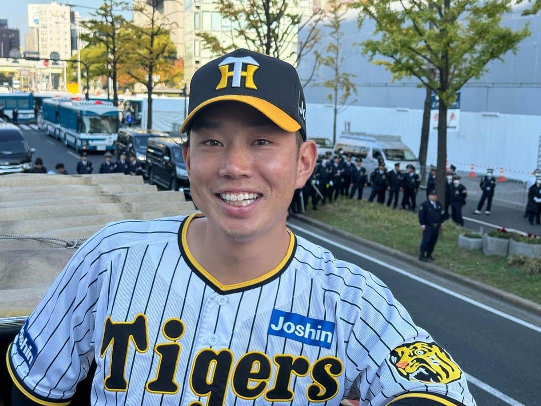 阪神タイガースさんのインスタグラム写真 - (阪神タイガースInstagram)「優勝パレード・大阪会場の様子です！ #優勝パレード #大阪 会場④ #阪神タイガース #ARE #アレ #アレのアレ」11月23日 16時01分 - hanshintigers_official