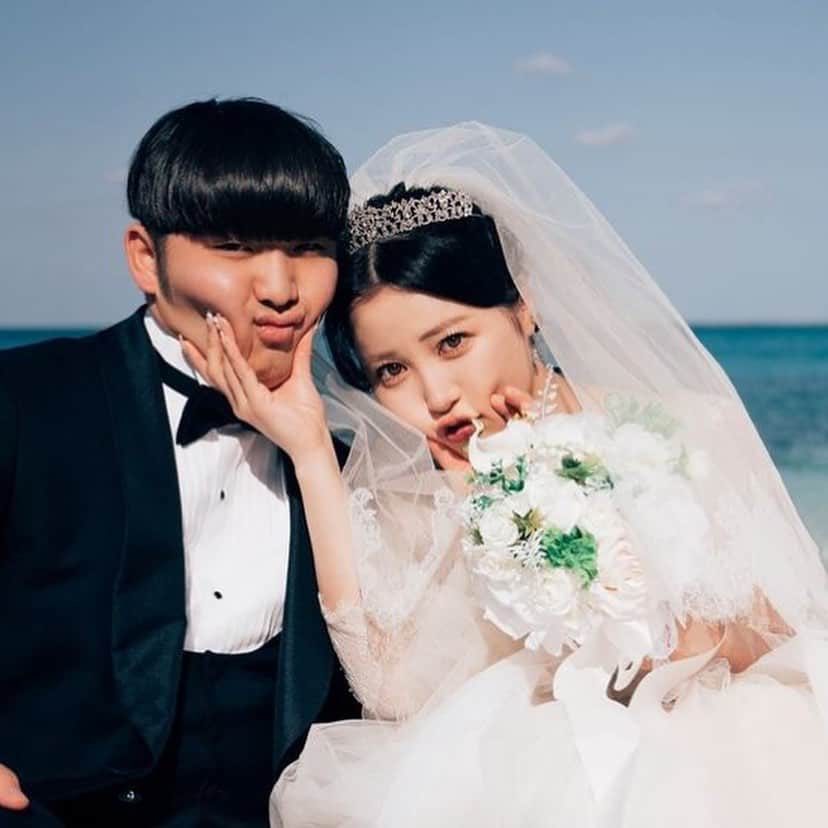 Choole 業界初、オンライン結婚式準備サービスさんのインスタグラム写真 - (Choole 業界初、オンライン結婚式準備サービスInstagram)「【#結婚報告】 #ふくれな #ガードマン こんばんは！トキハナ編集部です✨ - - - - 11/22（いい夫婦の日）に結婚を発表された 大人気YouTuberのガードマンさん×ふくれなさん💕 お2人の愛が伝わる素敵なブライダルフォトです👏 - - - - Photo by @fukurena  @gardman556  - - - - ——————————————————  ⚜️トキハナって？ LINEで式場探し使いやすさNo.1✨ 『結婚式場見学予約サイト👰🏻‍♀️』  🕊️トキハナの特徴🕊️ ・・LINEで元ウエディングプランナーに相談できる（夜22時まで） ・式場との独自契約により「即決不要の最低価格保証」を約束 ・見学手配＋見積もりチェック付き ・カンタン診断で好みの式場が見つけられる プロフィールリンクからカンタンウエディング診断やってみてくださいね💛  ————————————————— #youtuber#結婚発表#結婚しました#ウエディングフォト#ブライダルフォト#プレ花嫁#卒花嫁#トキハナ」11月23日 16時12分 - tokihana_wedding