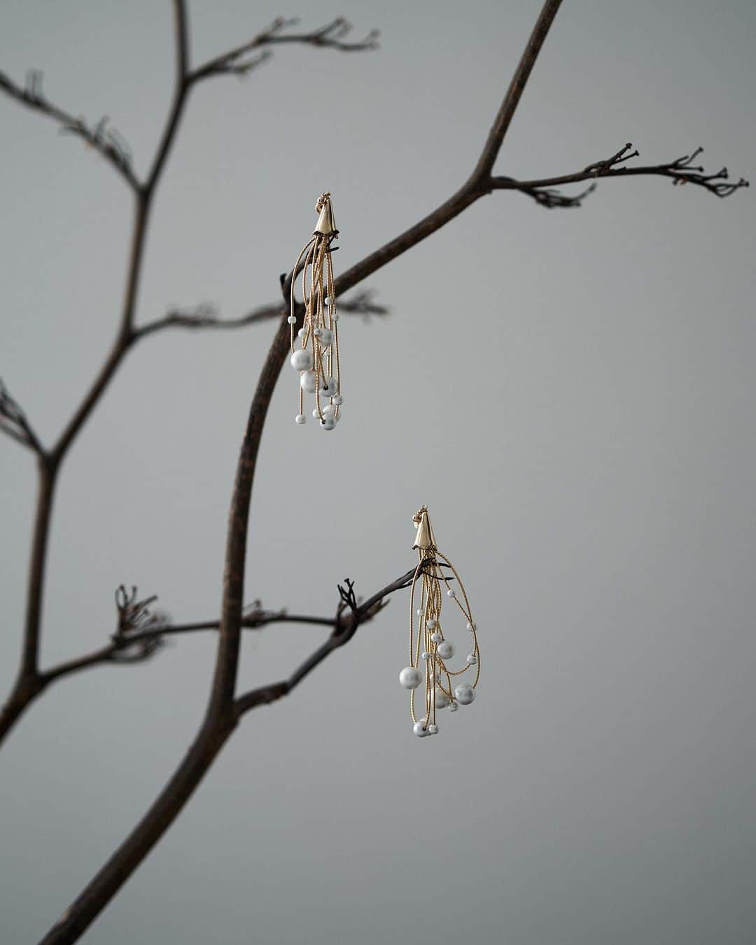 のインスタグラム：「Recommend  Pierced earrings ¥13,200 (tax in)  #frayid #2023wintercollection」