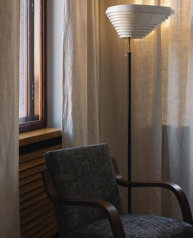 Artekさんのインスタグラム写真 - (ArtekInstagram)「Beautiful imagery shot by Anton Sucksdorff of the Savoy Restaurant (private cabinets on the 7th floor) in Helsinki.⁠ ⁠ Completed in 1937 by Aino and Alvar Aalto, the Savoy restaurant was carefully and respectfully revamped by Ilse Crawford and her studio in collaboration with Artek.」11月23日 16時10分 - artekglobal