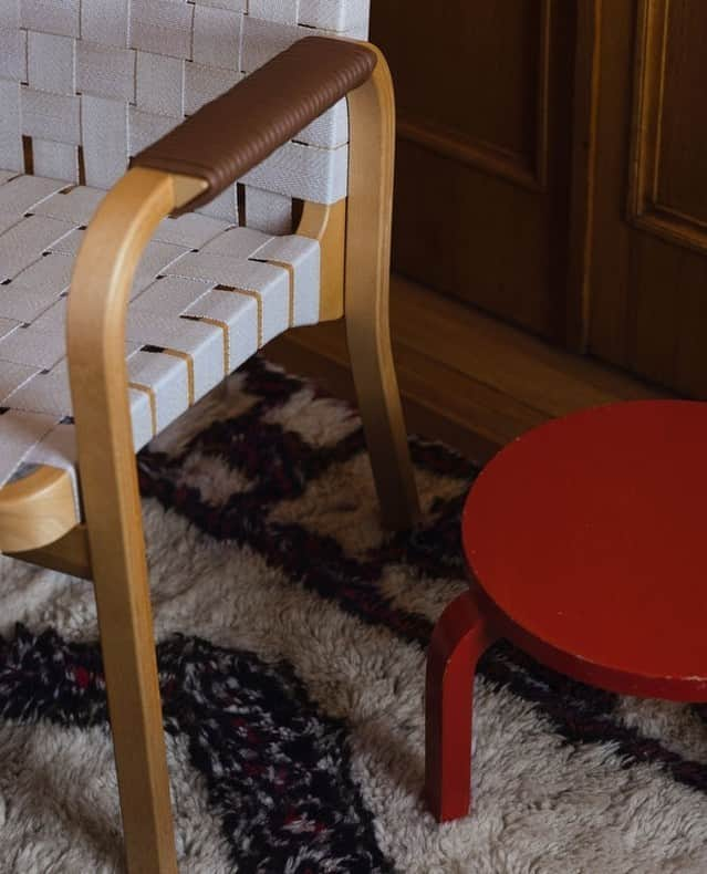 Artekさんのインスタグラム写真 - (ArtekInstagram)「Beautiful imagery shot by Anton Sucksdorff of the Savoy Restaurant (private cabinets on the 7th floor) in Helsinki.⁠ ⁠ Completed in 1937 by Aino and Alvar Aalto, the Savoy restaurant was carefully and respectfully revamped by Ilse Crawford and her studio in collaboration with Artek.」11月23日 16時10分 - artekglobal