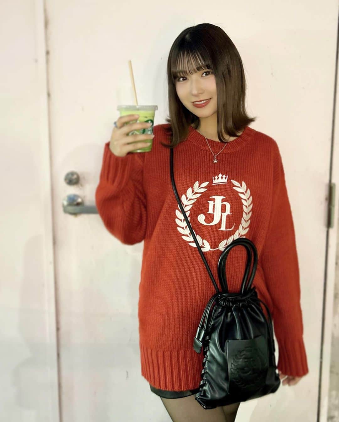 鈴瀬まりあさんのインスタグラム写真 - (鈴瀬まりあInstagram)「お気に入りのニット♥️🎄🎶  あったかいし可愛いから毎日着たいぐらいダイスキ💭🫶🏻  可愛くてどハマりしてるブランド🎀 カバンもJUMELLE🖤🪄」11月23日 16時10分 - suzusemaria