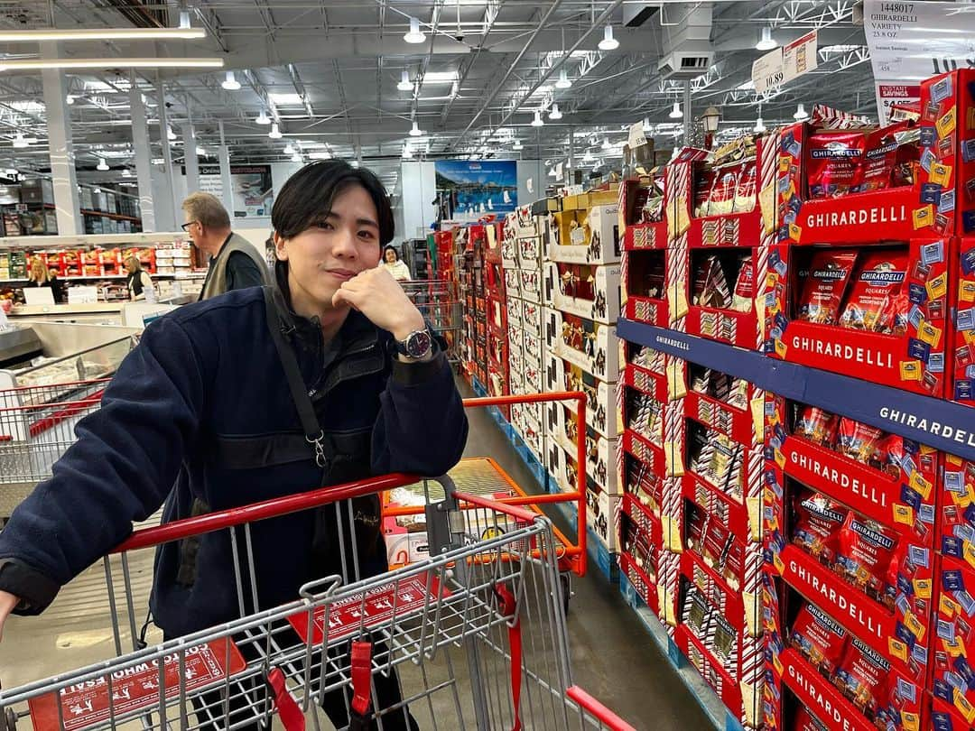 鎌田詩温さんのインスタグラム写真 - (鎌田詩温Instagram)「Shopping for thanksgiving day🍗🍺 #costco」11月23日 16時15分 - sion_ice.18