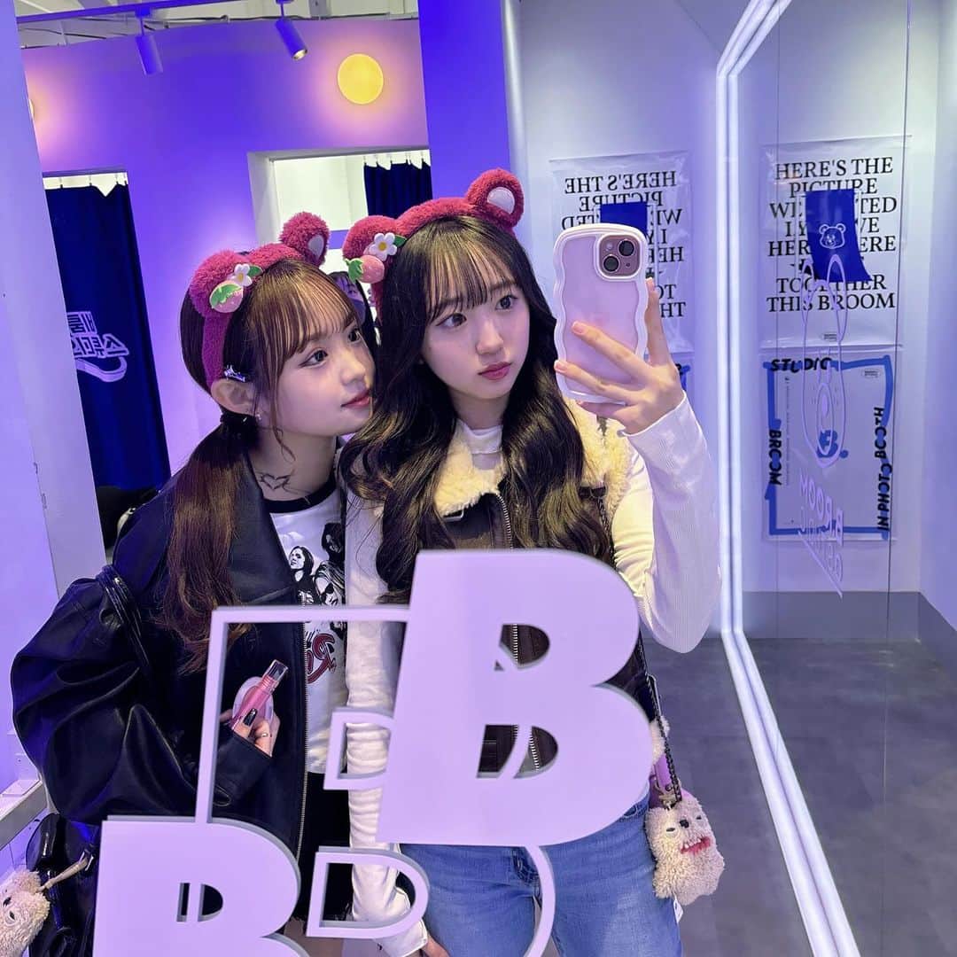 ももかのインスタグラム：「ひなたちゃんと新大久保行った時の✌🏻 • お互いのチャンネルで コラボ動画上がってるのでみてね😽 • 色々語れて楽しかった🩷🩷」