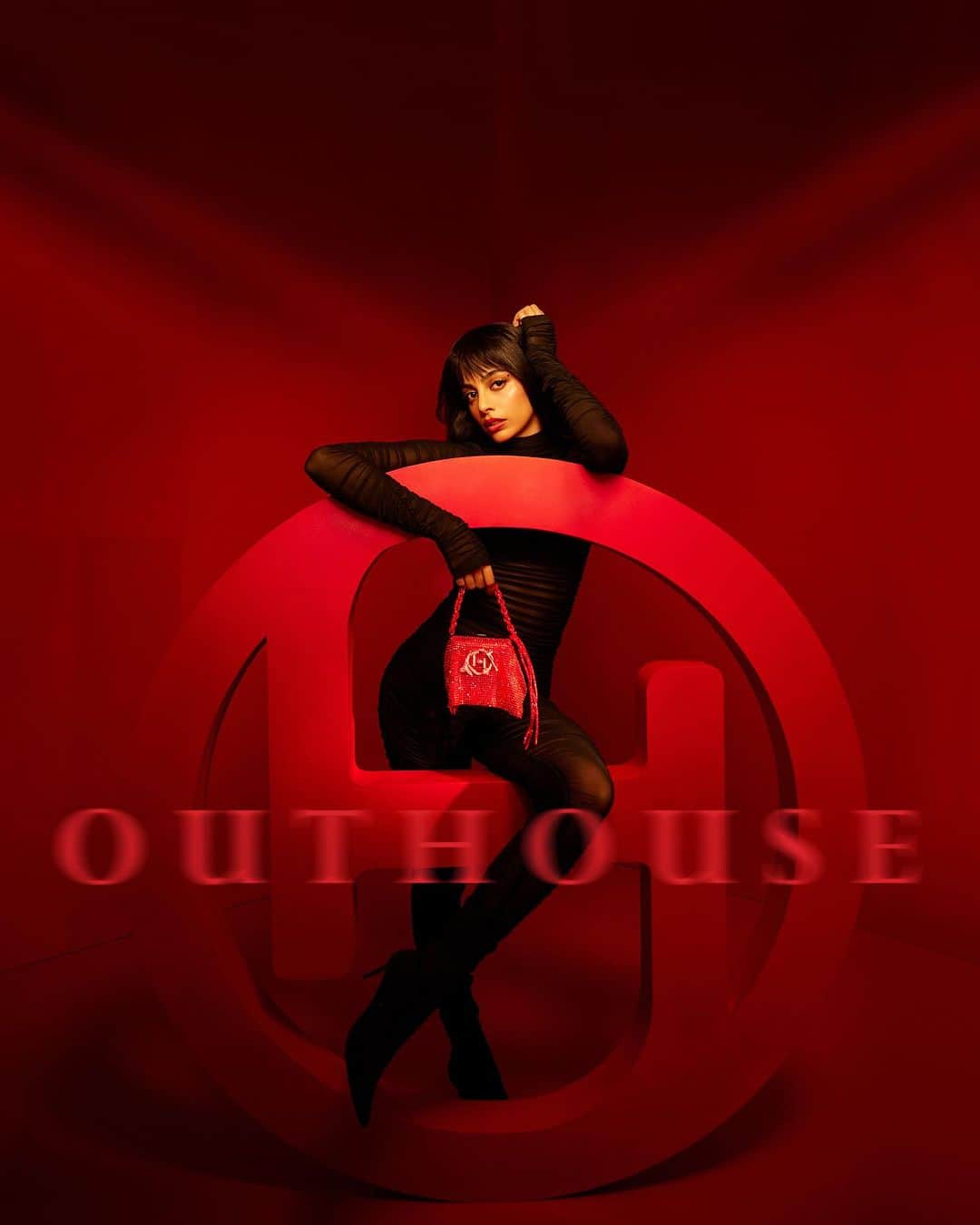 Banita Sandhuのインスタグラム：「THE NEW ICONS of @outhousejewellery ❤️     The sheer audaciousness and unwavering confidence that #Outhouse exudes as a brand has always drawn me and I’m so thrilled to be the ambassador of their Crystal Furbie Bags.     The new iconic handhelds collection is an homage to the modern woman who is brave, bold and beautiful.  Live now, worldwide | outhouse-jewellery.com     Photographer: @SashaJairam  Stylist: @MohitRai  Make Up: @SavleenManchanda  Hair: @MarcePedrozo」