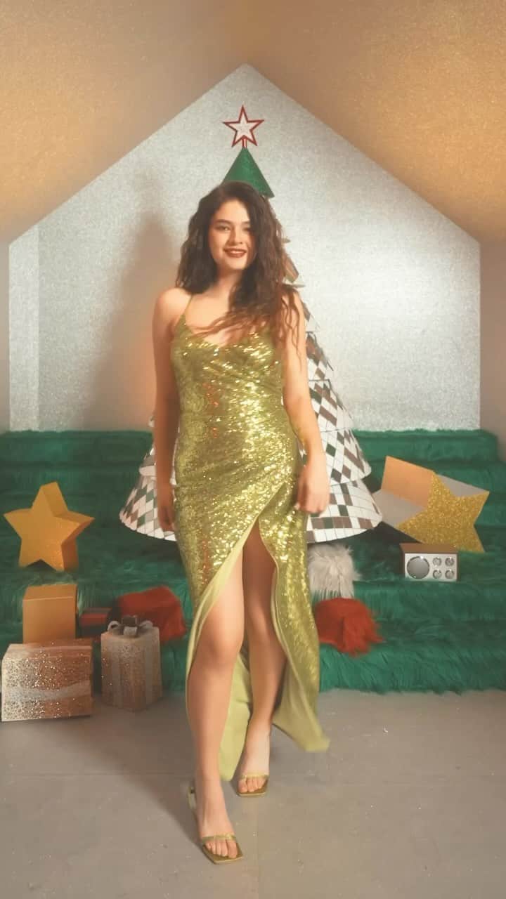 SHEINのインスタグラム：「Get in the sparkly szn spirit with party-perfect looks that spread joy ✨💃  🔗:https://shein.shop/7mi5slz  #SHEINholidayseason」