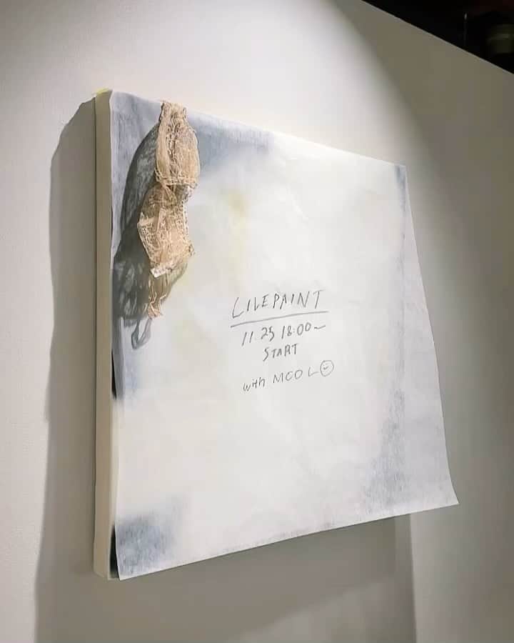 i.e.のインスタグラム：「京都haku個展開催中です。　@haku_kyoto  平日もご来場・snsでのシェア、ありがとうございます。  明日24日から3日間、個人的に非常に楽しみにしていたスペシャルイベントです！  私の方はライブペイントの他にも、 @gemini_tale から提供して頂いたランジェリーの生地を使用した、新作シルクスクリーン作品3点も追加展示予定です！  前回代官山蔦屋書店でお披露目したヴィンテージテキスタイルとはまた表情の違うファビュラスなコレクションになっています💋ふふ  今だけのこの空間で、みなさまお待ちしております。 (メンズアイテムもございますので男性のみなさまも遠慮なくご来場くださいね、かっこいいですよ)  以下  @mool_lingerie より...   明日から京都にてPOPUPがスタートいたします。 今回は、 @itabamoe 氏の作品展示の中で、 ランジェリーショッピングをお楽しみいただけます。  さらに、スペシャルなイベントも🎨 コラボレーションによるライブペイントを行います。 どなた様でもご入場いただけます。 是非、お立ち寄りください💋  【EVENT】 11.25 (sat) 18:00- ライブパフォーマンス @itabamoe × MOOL model @theendlolita . . 🌕POPUP in KYOTO🌕 11.24(Fri)-11.26(Sun) Open 12:00-20:00 @haku_kyoto . 【EXHIBITION】 itabamoe Exhibition “Bathe” 2023.11.17(Fri)-12.3(Sun) @itabamoe . 【ACCSESS】 haku kyoto 京都府京都市下京区中之町５６６ . . #moollingerie #itabamoe  #art #artist  #artwork  #ギャラリー #芸術 #美術  #現代アート #現代美術 #artwork #artist #contemporaryart #artcollection」