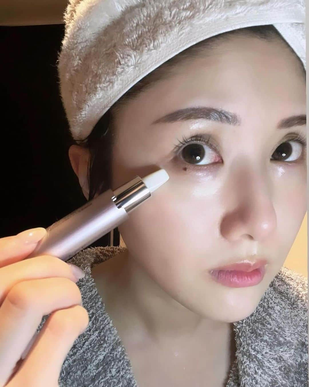 一木美里さんのインスタグラム写真 - (一木美里Instagram)「👀🤍💜  BRIGHTAGE #アイゾーンダブルリバタライザー　ゴーグルゾーンケア体験会へ参加してきました✨目元の薄い皮膚のスキンケアはとっても重要👩‍🏫新アイテム【アイゾーンダブルリバイタライザー】セラム側とバーム側のあるダブルエンド型です✔︎マッサージしながらケアできます。母にもおすすめしたいアイテムです🫶🏻  #PR #ブライトエイジ #brightage #アイケア ＃ゴーグルゾーンケア#スキンケア @brightage_japan」11月23日 17時00分 - misato_ichiki