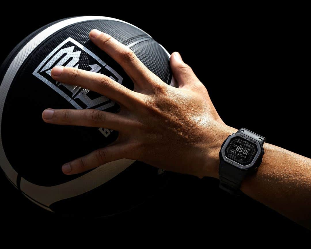 G-SHOCKのインスタグラム：「FOR ALL BASKETBALL LOVERS  ハートレートモニターを搭載し、毎日の運動を多角的にサポートする「DW-H5600」。バスケットマンにこそおすすめしたいNew G-SQUADです。  ｜B.LEAGUE OFFICIAL TIMEKEEPER G-SHOCKは今シーズンも、オフィシャルタイムキーパーとして「B.LEAGUE」をサポートしています。また、B.LEAGUEを熱く盛り上げる4つのクラブ、アルバルク東京、サンロッカーズ渋谷、宇都宮ブレックス、琉球ゴールデンキングスのオフィシャルパートナーをつとめます。  The DW-H5600 is equipped with a heart rate monitor and provides multifaceted support for your daily exercise. Recommended for all basketball players.  | B.LEAGUE OFFICIAL TIMEKEEPER G-SHOCK continues to support B.LEAGUE, the professional men's basketball league as Official Timekeeper. We are also the official partner of four clubs: ALVARK TOKYO, SUNROCKERS SHIBUYA, UTSUNOMIYA BREX and RYUKYU GOLDEN KINGS.  DW-H5600-1JR  DW-H5600-2JR   #g_shock #5600 #Bリーグ #basketball @b.league_official」