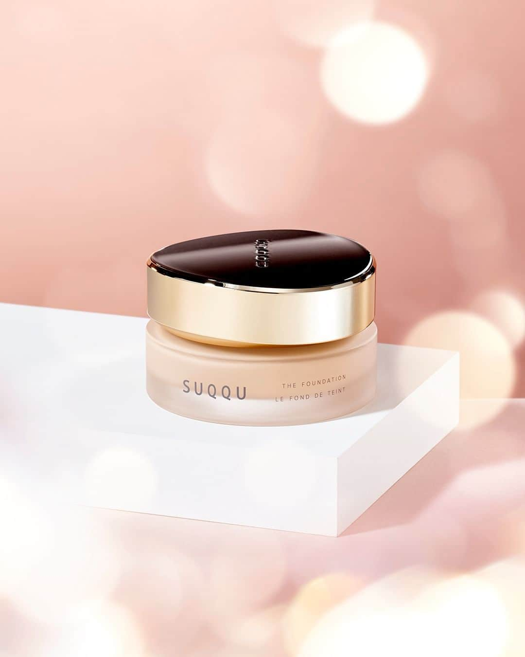 SUQQU公式Instgramアカウントのインスタグラム：「The winner of multiple BEST COSMETIC AWARDS* 2023 Second-Half. The most luxurious base makeup items in SUQQU's history and lays the groundwork for cosmetic beauty. The foundation that is achieved comfortably through a mesmerizing and rich glow and the feathery finishing powder. THE FOUNDATION THE LOOSE POWDER * See our website for more details. (only Japanese)  2023年下半期ベストコスメアワードを多数受賞*。 SUQQU史上最高にラグジュアリーで、化粧美の礎を築くベースメイクアイテム。 うっとりとなめらかで、端正な艶が満ちるファンデーションと、透き通る薄衣のようなルースパウダー。 ザ ファンデーション ザ ルース パウダー  *詳細はブランドサイトにて  #SUQQU #スック #jbeauty #cosmetics #SUQQU20th #SUQQUbasemakeup #foundation #loosepowder #ベストコスメ #ベストコスメ2023 #bestcosmetics #新作 #newproduct」