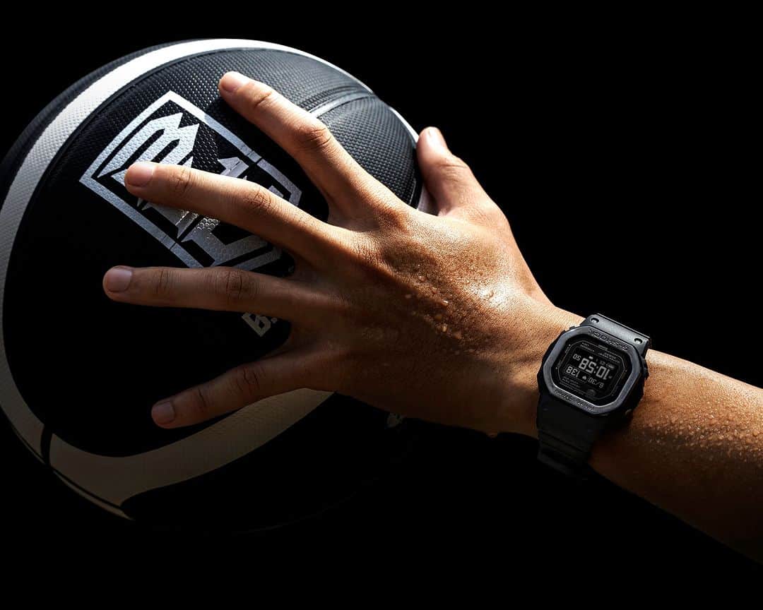 G-SHOCKさんのインスタグラム写真 - (G-SHOCKInstagram)「FOR ALL BASKETBALL LOVERS  ハートレートモニターを搭載し、毎日の運動を多角的にサポートする「DW-H5600」。バスケットマンにこそおすすめしたいNew G-SQUADです。  ｜B.LEAGUE OFFICIAL TIMEKEEPER G-SHOCKは今シーズンも、オフィシャルタイムキーパーとして「B.LEAGUE」をサポートしています。また、B.LEAGUEを熱く盛り上げる4つのクラブ、アルバルク東京、サンロッカーズ渋谷、宇都宮ブレックス、琉球ゴールデンキングスのオフィシャルパートナーをつとめます。  The DW-H5600 is equipped with a heart rate monitor and provides multifaceted support for your daily exercise. Recommended for all basketball players.  | B.LEAGUE OFFICIAL TIMEKEEPER G-SHOCK continues to support B.LEAGUE, the professional men's basketball league as Official Timekeeper. We are also the official partner of four clubs: ALVARK TOKYO, SUNROCKERS SHIBUYA, UTSUNOMIYA BREX and RYUKYU GOLDEN KINGS.  DW-H5600-1JR  DW-H5600-2JR   #g_shock #5600 #Bリーグ #basketball @b.league_official」11月23日 17時00分 - gshock_jp
