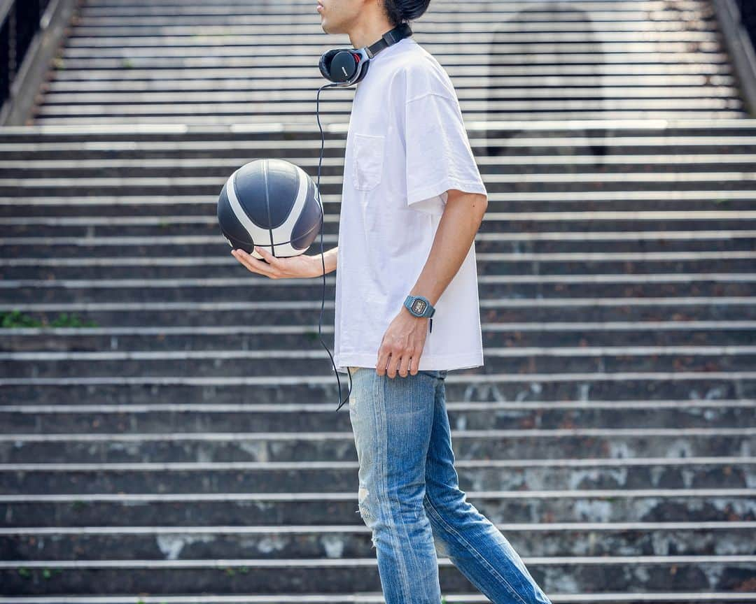 G-SHOCKさんのインスタグラム写真 - (G-SHOCKInstagram)「FOR ALL BASKETBALL LOVERS  ハートレートモニターを搭載し、毎日の運動を多角的にサポートする「DW-H5600」。バスケットマンにこそおすすめしたいNew G-SQUADです。  ｜B.LEAGUE OFFICIAL TIMEKEEPER G-SHOCKは今シーズンも、オフィシャルタイムキーパーとして「B.LEAGUE」をサポートしています。また、B.LEAGUEを熱く盛り上げる4つのクラブ、アルバルク東京、サンロッカーズ渋谷、宇都宮ブレックス、琉球ゴールデンキングスのオフィシャルパートナーをつとめます。  The DW-H5600 is equipped with a heart rate monitor and provides multifaceted support for your daily exercise. Recommended for all basketball players.  | B.LEAGUE OFFICIAL TIMEKEEPER G-SHOCK continues to support B.LEAGUE, the professional men's basketball league as Official Timekeeper. We are also the official partner of four clubs: ALVARK TOKYO, SUNROCKERS SHIBUYA, UTSUNOMIYA BREX and RYUKYU GOLDEN KINGS.  DW-H5600-1JR  DW-H5600-2JR   #g_shock #5600 #Bリーグ #basketball @b.league_official」11月23日 17時00分 - gshock_jp