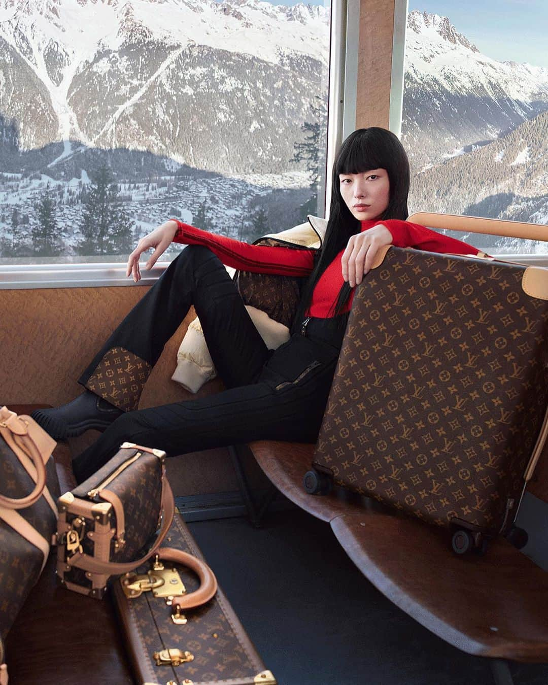 LVMHのインスタグラム：「Fei Fei Sun for @louisvuitton: Horizons Never End.  Evoking the Maison’s spirit of travel, Fei Fei Sun embarks on a journey through the French Alps in pursuit of a snowcapped escape with her Horizon luggage.   #LVMH #LouisVuitton」