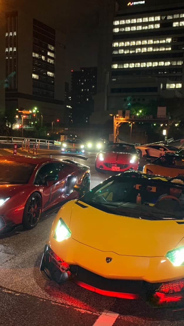 諸星伸一のインスタグラム：「難が無いのは無難な人生。 難が有るのは"有難い"人生。  #lamborghini #ランボルギーニ #morohoshi #諸星伸一 #fightingstar #ファイティングスター #fsbk #世界最強モロックマ #世界最強諸星一家 #諸星一家 #powercraft  #lexani #rockford #tokyo #japan」