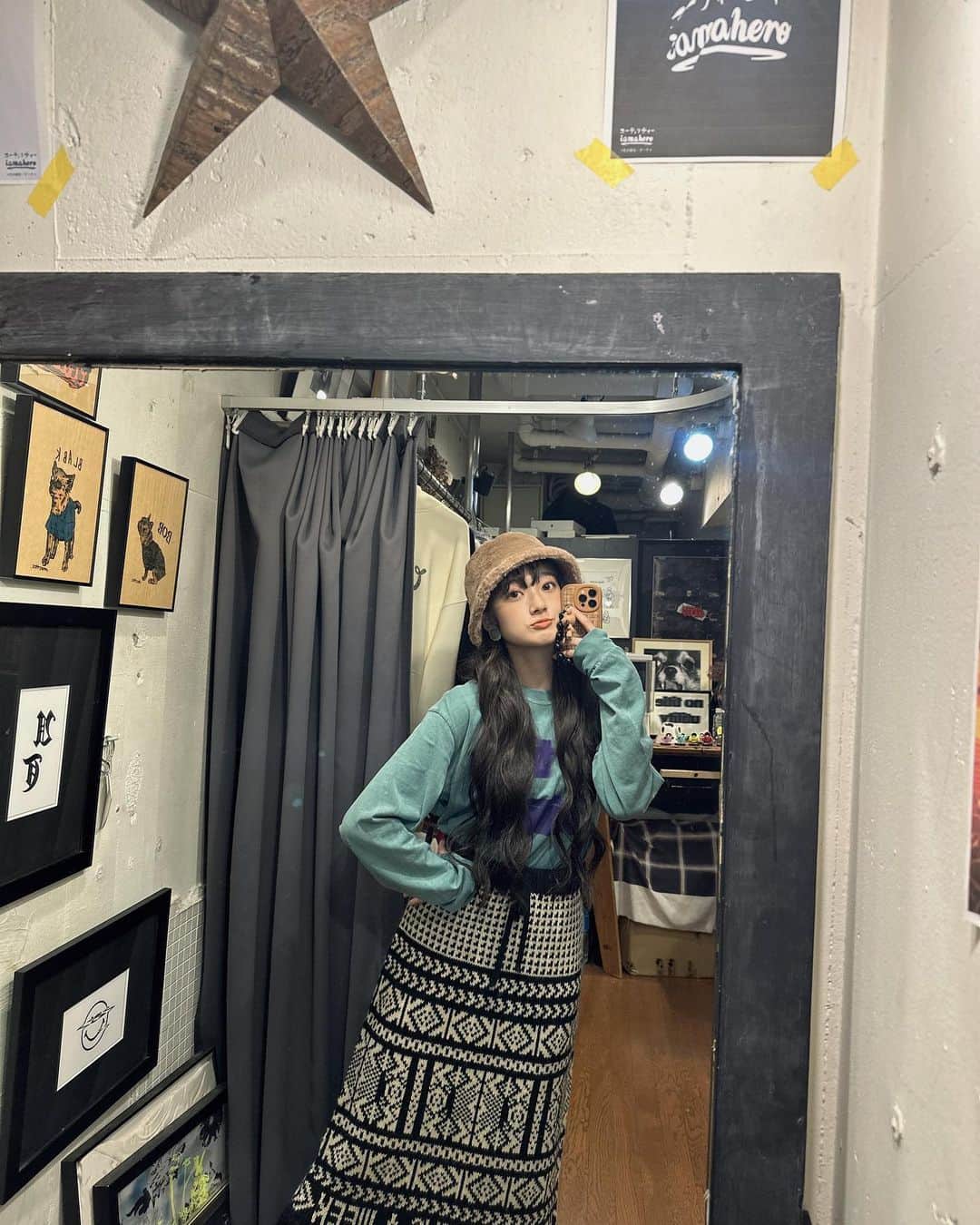 結海さんのインスタグラム写真 - (結海Instagram)「＊＊  目指せアパレル店員🤟🏻  ＊＊   #空中で服畳む練習  #めっちゃした  #撮影前日いろんな服屋観察しに行ったけど  #畳んでる人誰もいなくて収穫0だった   #リトグリ_uptome   #mv」11月19日 21時36分 - lgm_yumi_official