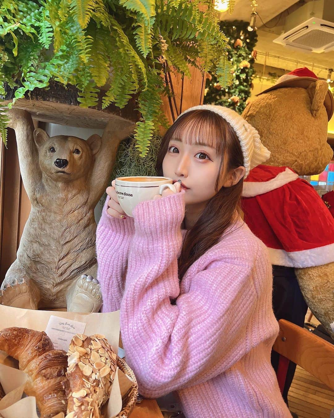 星野麻里愛さんのインスタグラム写真 - (星野麻里愛Instagram)「韓国でずっと行きたかったTeddyBeurrehouse🧸 店内めっちゃくまさんでパン美味しすぎて いつも行列みたいだけどタイミングよく入れて よかった〜🫶  韓国カフェかわいいのいっぱい🇰🇷  #韓国カフェ#韓国cafe#韓国 #ソウルカフェ#teddybeurrehouse」11月19日 21時36分 - maria.pink28