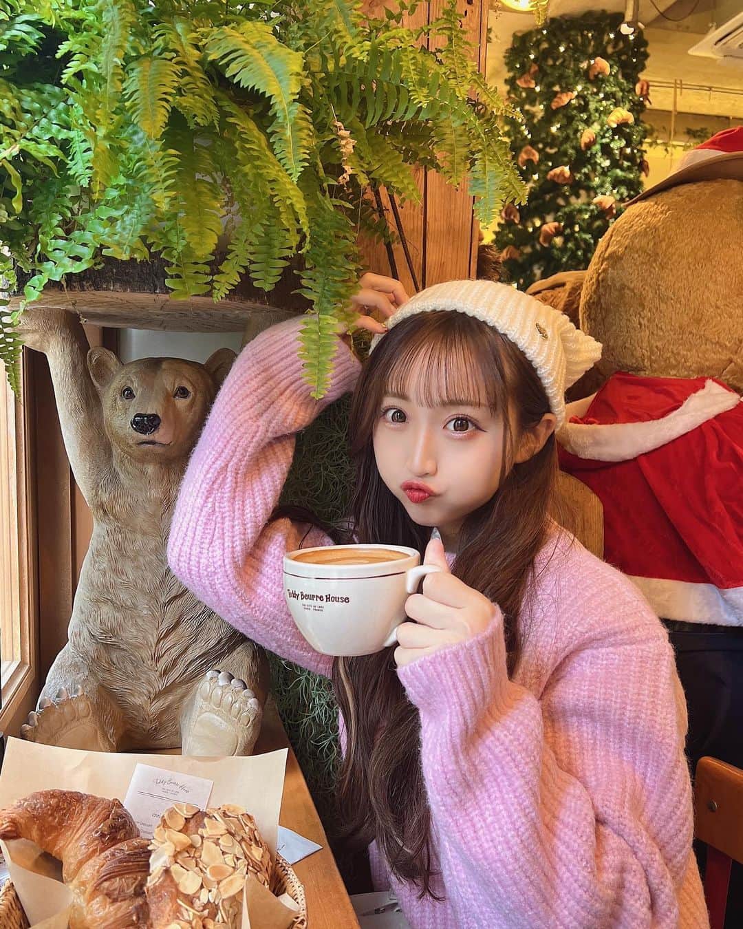 星野麻里愛のインスタグラム：「韓国でずっと行きたかったTeddyBeurrehouse🧸 店内めっちゃくまさんでパン美味しすぎて いつも行列みたいだけどタイミングよく入れて よかった〜🫶  韓国カフェかわいいのいっぱい🇰🇷  #韓国カフェ#韓国cafe#韓国 #ソウルカフェ#teddybeurrehouse」