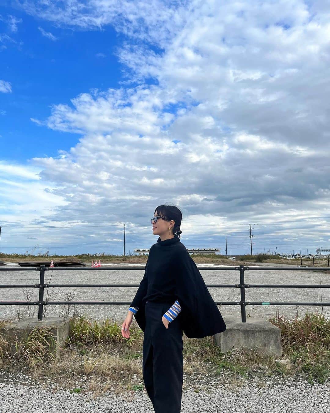 あらい美生さんのインスタグラム写真 - (あらい美生Instagram)「最近急に寒くなりましたね~☕️ 秋ももう終わりかな？🍂 ポンチョかわいい~🧡🤎🧡 たまたま全身UNIQLOコーデになった日💎💎笑 (去年の物も混ざってます👖)」11月19日 21時36分 - miu___33