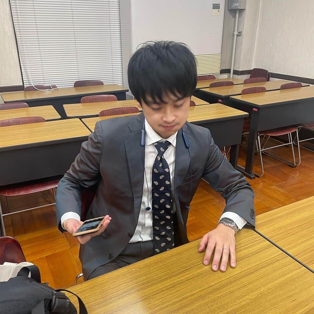 セルライトスパ大須賀さんのインスタグラム写真 - (セルライトスパ大須賀Instagram)「今日は同志社女子大学の学園祭へ行きました。 素敵なプレゼントも頂き感激です。  学生さんたちも品がありつつノリも良く楽しかったです。  生まれ変わったら同志社女子大学今出川キャンパスになりたいです。  からし蓮根のスギモンが立ち上がる瞬間の四コマを至近距離から気づかれることなく撮れました。  はぁ〜イケメン。  うらやましい。  生まれ変わったらスギモンに…いや、僕は同志社女子大学になるんだ。  いいねちょうだい。」11月19日 21時31分 - spa_osuka