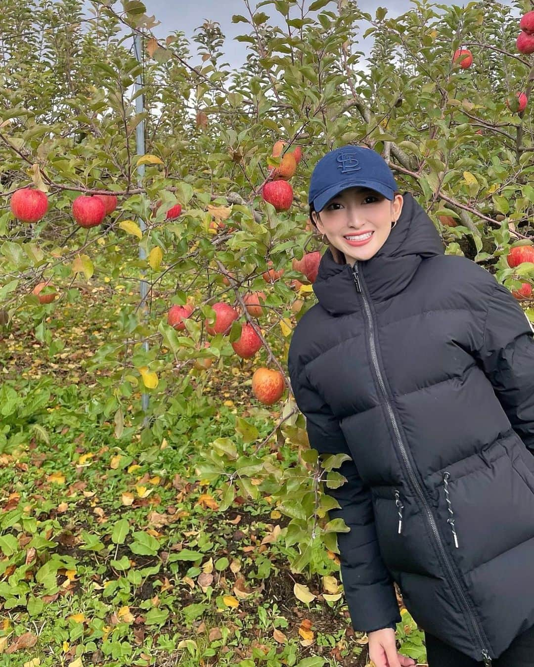 celia_azumaさんのインスタグラム写真 - (celia_azumaInstagram)「🍎  apple picking 🍎❤️  こーとのご家族とりんご狩りしました😆 とっても楽しい一日になりました🍎💕 ありがとうございました💕  #私が生産者です感 #applepicking #winter #ootd #dayoff #fyp #pyrenex #hunterboots #me」11月19日 21時31分 - ms__celia