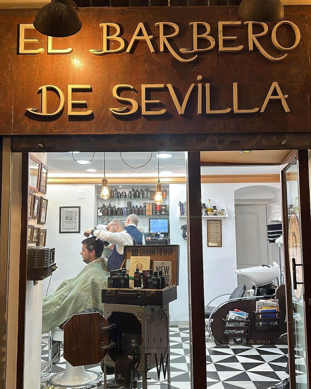 Chiquinquira Delgadoさんのインスタグラム写真 - (Chiquinquira DelgadoInstagram)「Sevilla y sus maravillosos colores, aromas, historia, su arte y su gente tan bonita ✨ #quelindaeressevilla  #hayqueregresar #unasemanapararecordar #sevilla #andalucia 🇪🇸」11月19日 21時33分 - chiqui_delgado