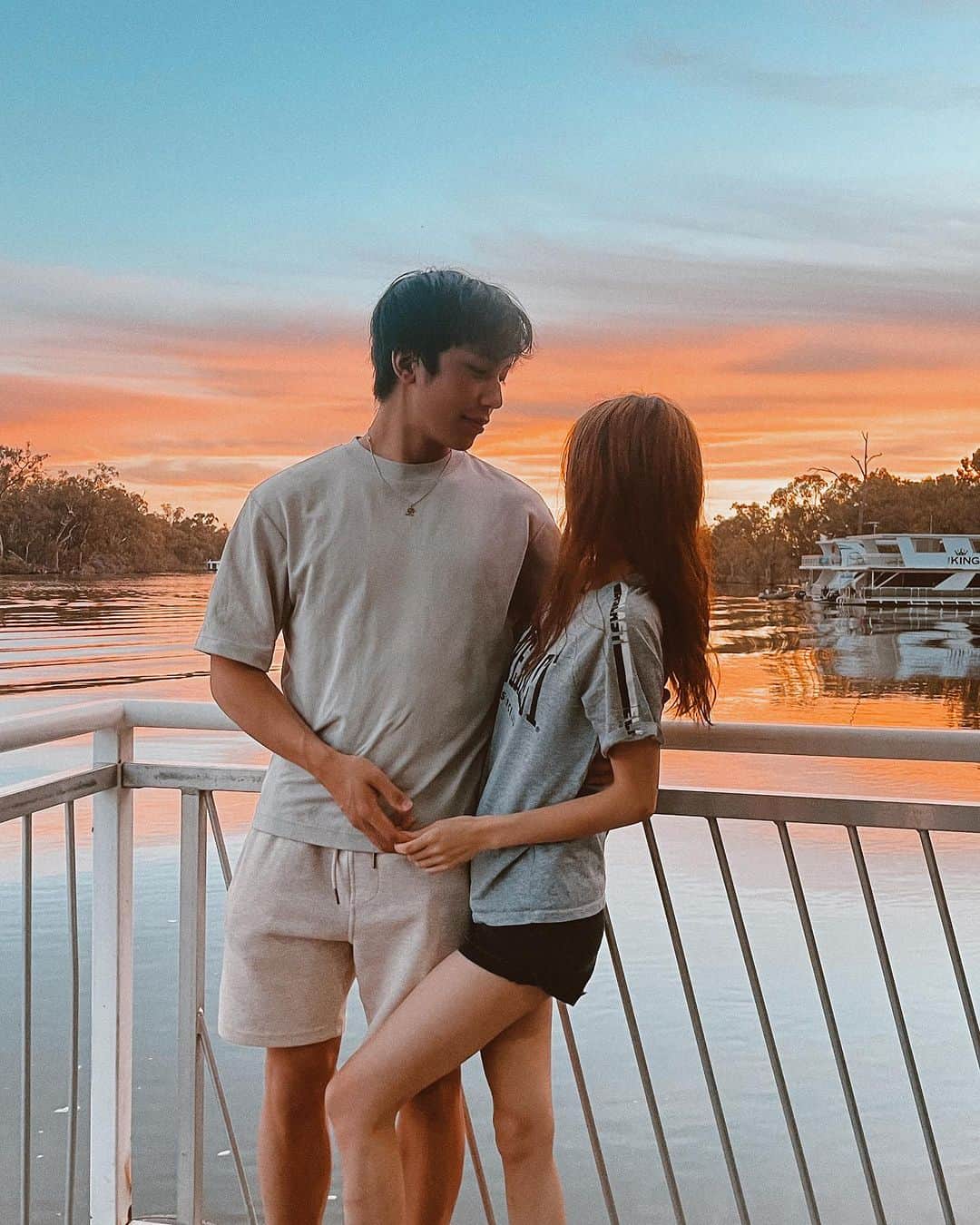 かたまりこりこさんのインスタグラム写真 - (かたまりこりこInstagram)「Houseboat in 2023🤍」11月19日 21時35分 - rico.s.313