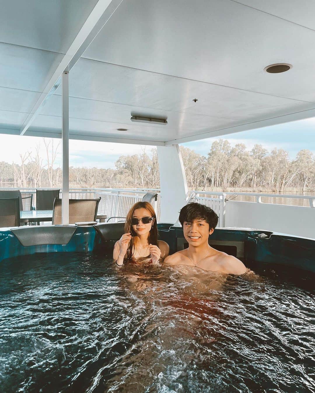 かたまりこりこさんのインスタグラム写真 - (かたまりこりこInstagram)「Houseboat in 2023🤍」11月19日 21時35分 - rico.s.313