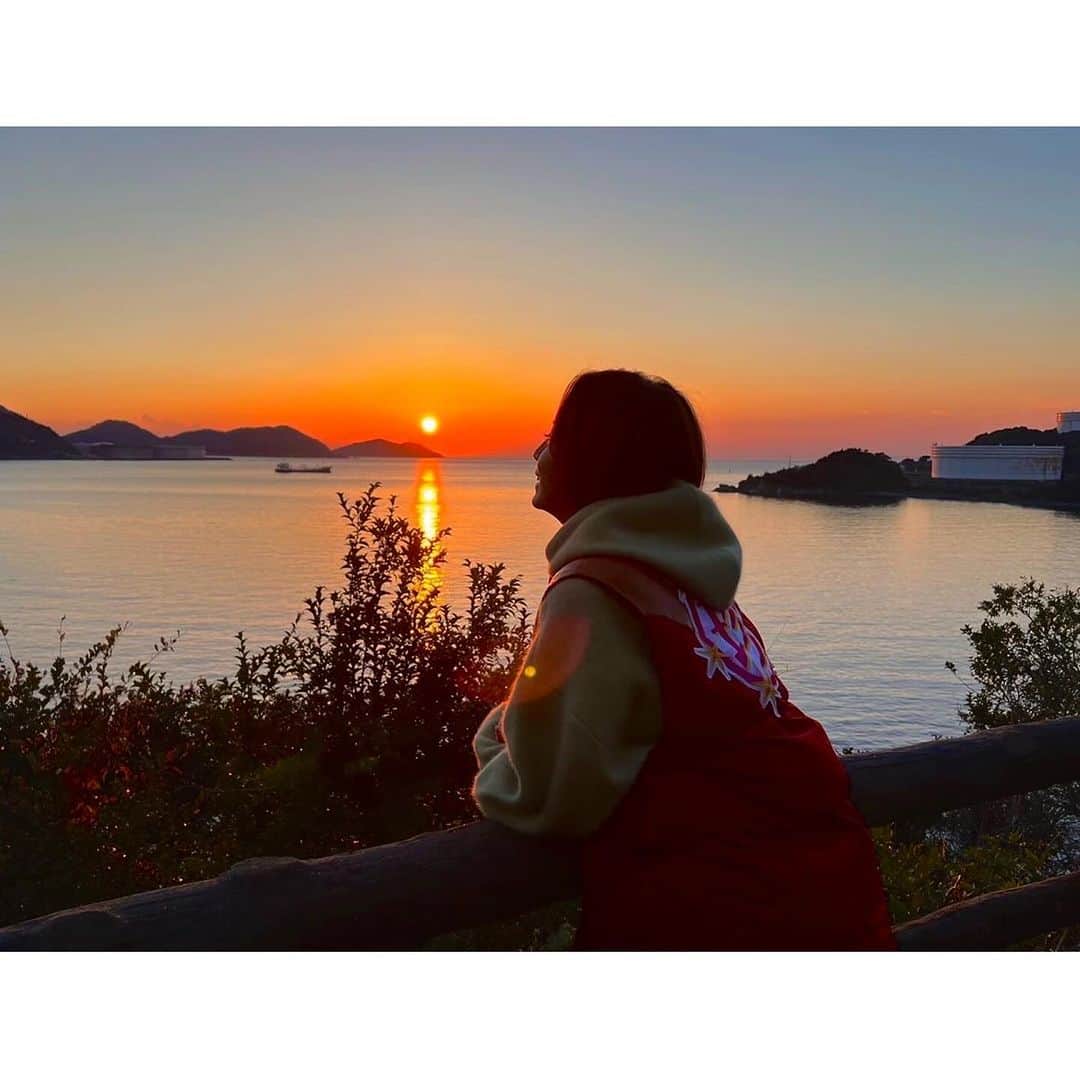 鈴木亜美のインスタグラム：「夕日がとっても綺麗でした🌅✨  #ナニコレ珍百景 #あみーゴ25周年」
