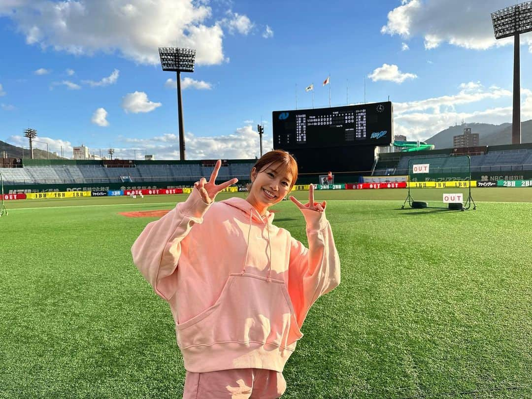 稲村亜美のインスタグラム：「2日間長崎でイベントでした🫶 ありがとうございました🙏🙏🙏 野球盤を間近で応援したり、 長崎ベイサイドマラソンでは親子ランに混じって1.9キロ走らせてもらったりと盛りだくさんでした💞 温かい雰囲気にほっこりしました〜！ 今日はお天気もよく良いマラソン日和でしたよ！  また素敵な思い出ができました！ ありがとうございました🙏🙏🙏🙏  #長崎ベイサイドマラソン」