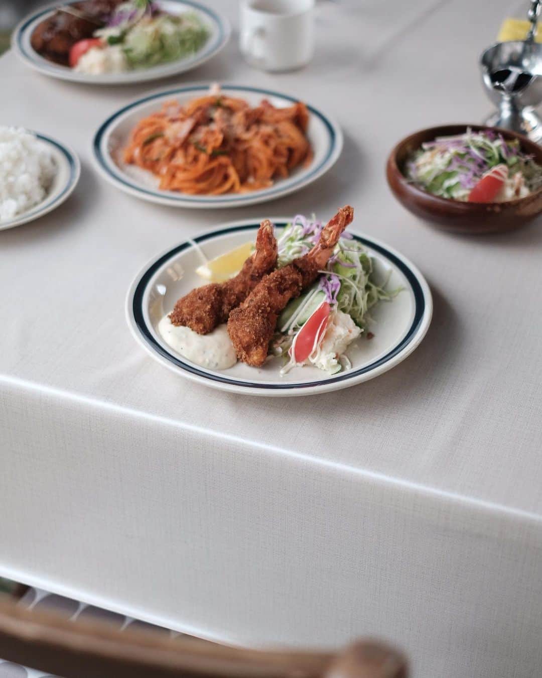 matsukenさんのインスタグラム写真 - (matsukenInstagram)「_✔︎     静岡旅の備忘録 三島にあるアサカへ    壮大な景観を仰ぎながら 昔ながらの洋食を。 どれも美味しすぎた、、     食べたいものが多すぎたので また再訪します。     #matsukentrip  #matsukentrip_shizuoka #レストランアサカ #アサカ #静岡カフェ #静岡ランチ #静岡グルメ #三島カフェ #三島ランチ #三島グルメ #静岡旅行 #町洋食」11月19日 20時11分 - ___matsuken