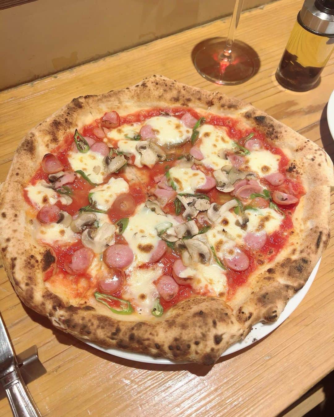 AYUNAのインスタグラム：「渋谷で贅沢なナポリマニアコースを堪能✨🍕✨  全てのお料理の見た目が素敵で味もかなりヤバかったぁ🥺💕🍀  お皿が可愛い🥰  ピザとパスタの種類が豊富なのでまた食べに行きたいな🍝😊🍕  PR @napolimania.0428 #ナポリマニア #渋谷グルメ #東京グルメ #贅沢ご飯 #ナポリマニアコース」