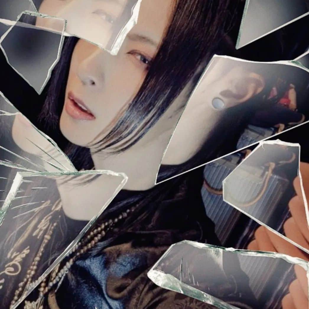 S!N（シン）さんのインスタグラム写真 - (S!N（シン）Instagram)「お前ら全員頭が高いな 把你的心给我 숭상하시오  #顔が良い   #iws #idontwannasell #fashion #fashionstyle #fashionsnap #fashioninspo #fashionblogger #outfit #outfitoftheday #ootd #korean #koreanfashion #hair #hairstyle #韓国ファッション #韓国コーデ #style #streetfashion #공스타그램 #ootd #f4f #f4follow #likeforlikes #love」11月19日 20時16分 - sin_nrn