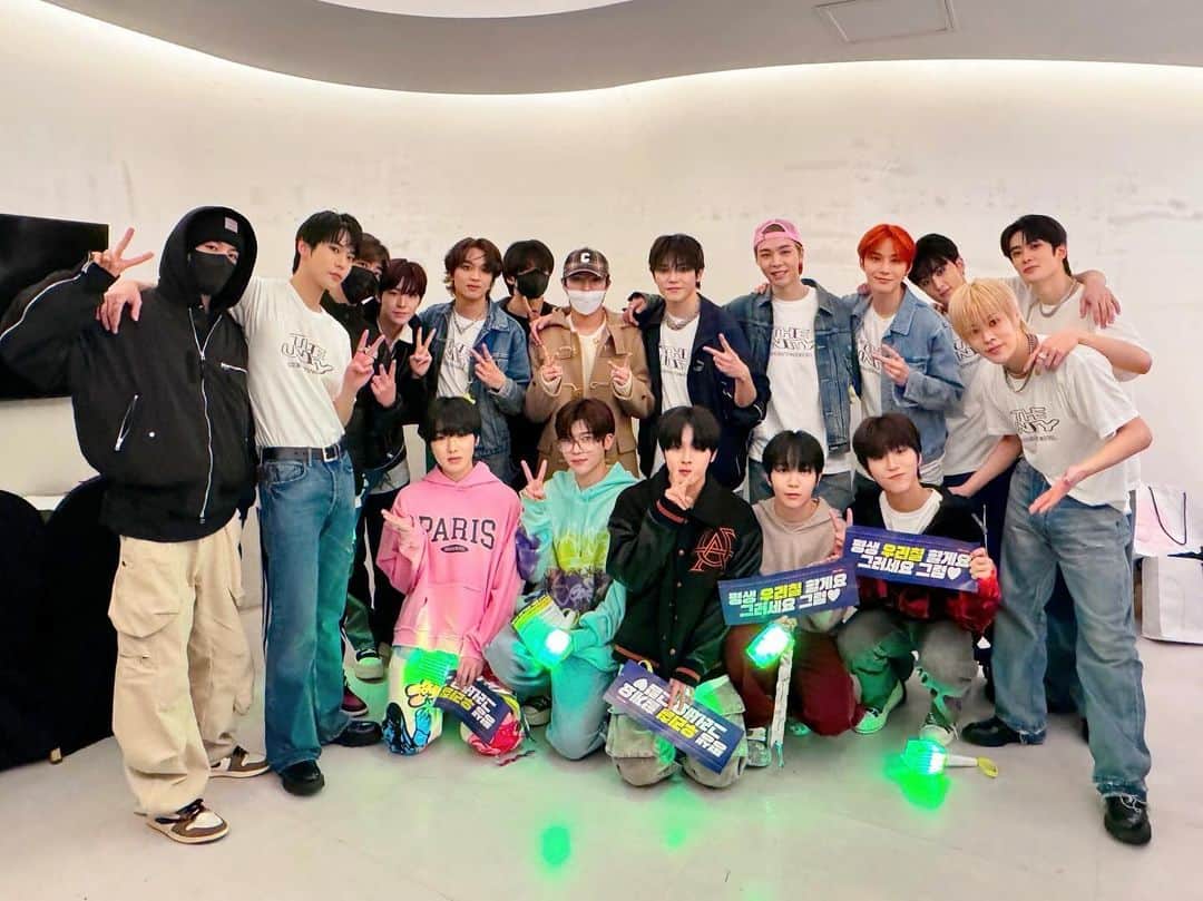 NCT DREAMのインスタグラム：「NEO CITY : SEOUL - THE UNITY With #NCTDREAM #NCTNEWTEAM 💕💚‪‧˚₊*̥(* ⁰̷̴͈꒳⁰̷̴͈ )‧˚₊*̥‬💚💕  #NCT127 #NEOCITY #NEOCITY_THE_UNITY #NCT127_NEOCITY_THE_UNITY」