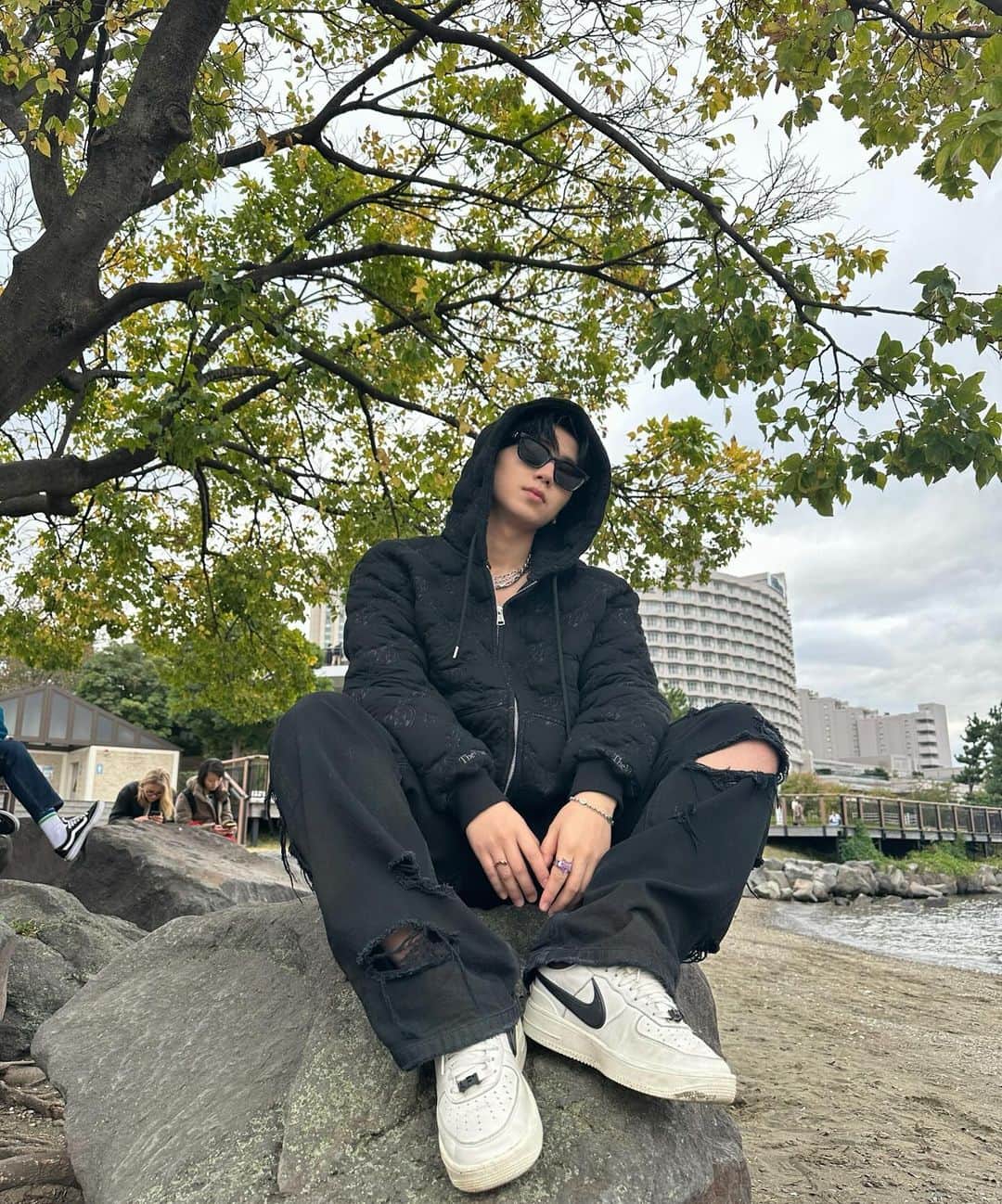 岡田蓮のインスタグラム：「I love winter clothes🩵💫 What kind of clothes do you like?  冬服が大好きです🫶🏻💖」