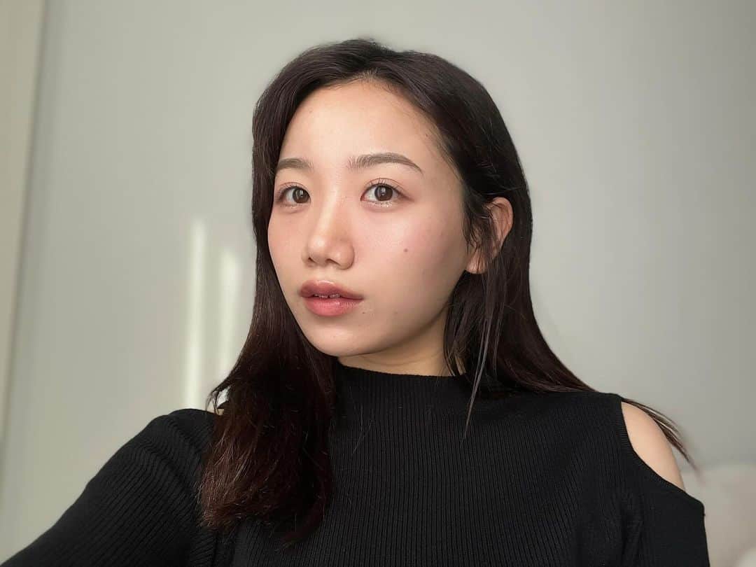 UNAのインスタグラム：「前髪なしアイラインなしの ナチュラルメイク♡  前髪なし派の方向けでございます笑  #02 #fyp ##selfie」