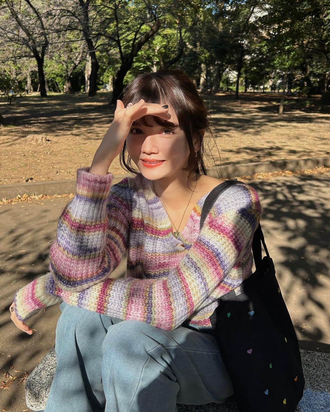 村田倫子さんのインスタグラム写真 - (村田倫子Instagram)「_  この間ストーリーに載せたときにDMが たくさん届いたこのグラデニットコーデは …全身SHEIN୨୧!!!  @sheinofficialメインで 2コーデ組んでみたのでご紹介します☺︎ (プチプラすぎてびっくりです…  ಇ１コーデ目 Knit  ID：20690562 、size M denim  ID：21910113、size M bag  ID：23881594  ಇ2コーデ目 tops  ID：24046800、size M bag  ID：19435532  30万点以上の人気アイテムが限定値下げする、2023 SHEIN ブラック フライデー セールが開催中です☾ さらに安くなるクーポンコードもあるので、 ぜひ活用してください❤️‍🔥 ☞クーポンコード：BFJP481  @shein_japan #PR #SHEIN #SHEINforAll #SHEINblackfriday #SHEINGoodFinds #loveshein #saveinstyle  試すたび、好きが見つかる。 届くたび、好きが増えてく。」11月19日 20時24分 - rinco1023