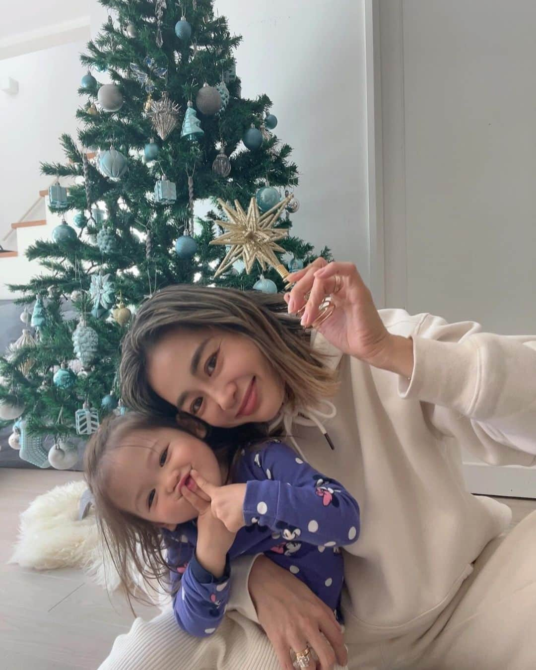 黒木なつみさんのインスタグラム写真 - (黒木なつみInstagram)「🌟🎄🎁🌙🎅🏽🥂  Happy weekend❤️ ⁡ #sunday#chill #momslife#coming #christmas#baby #2years」11月19日 20時28分 - natsumi0086