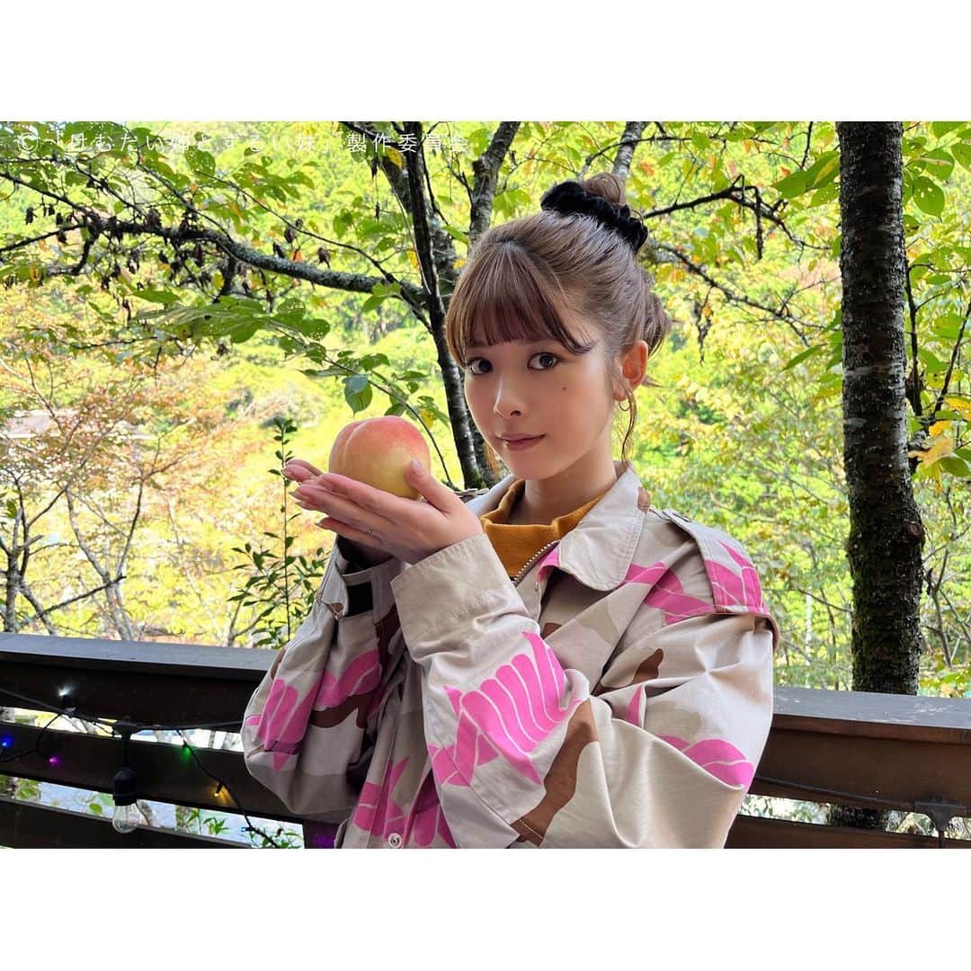 けむたい姉とずるい妹のインスタグラム：「. らん( #馬場ふみか さん)と桃🍑 桃でポージングしていただきました💟  ／ 『#けむたい姉とずるい妹 』 第7話は明日！ 11/20(月)夜11:06放送🪄 ＼  6話は #TVer で配信中🎗 tver.jp/episodes/epm9l1zwyc  U-NEXTなどで全話配信中💠  #テレビ東京 #けむずる  #栗山千明 #馬場ふみか #栁俊太郎  #桜田通 #雛形あきこ  #オフショット」