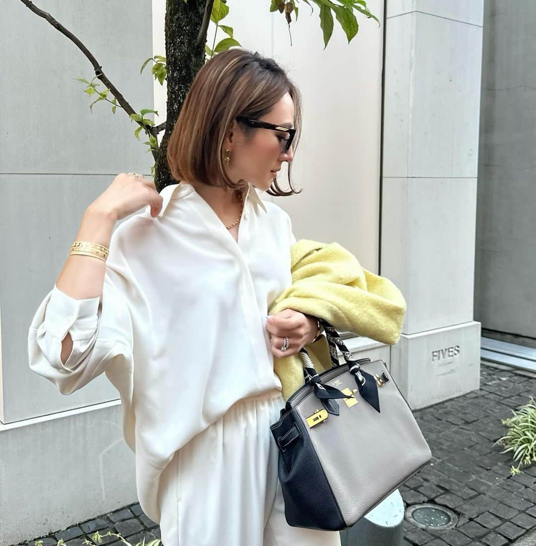 星玲奈のインスタグラム：「ちょっと前の👚 コーデに迷ったら、大体セットアップに😌❤️ でも引っ越してからこの服が見つけられない…🥹 ・ top.bottom @muse_de_deuxiemeclasse #musededeuxiemeclasse  outer @_y_o_r_i_ #yori shoes @zara #zara . #coordinate #fashion#outfit#ootd#instafashion #コーディネート#コーデ#セットアップ#ファッション」