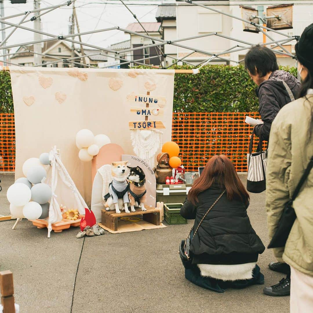 甲斐麻美さんのインスタグラム写真 - (甲斐麻美Instagram)「・ @イオンモールむさし村山で開催した  いぬのおまつりの写真が届きました☺💓  ワンコもご家族も 会場にいるみんなが嬉しそう❣️ 幸せな瞬間が切り取られていて 何度見ても、心が温かくなります💓  こんな幸せ時間が つい一週間前の出来事だなんて。  むさし村山のお写真、またアップしますね！  special thanks to @kaedesign2018 📷  3月に開催するいぬのおまつりでは、 ただ今、出店者様を募集中です。 間もなく〆切！ わたし達と一緒に、 いぬファーストの空間を作りませんか？🙌✨  詳細はこちら↓↓↓  \\ いぬのおまつり 　2024年3/2(土),3(日)＠まつばら綾瀬川公園 　　　　　出店募集まもなく〆切 // 　　　（～11/20(月)〆切)  締め切りは、11/20(月)23:59です！  ワンちゃんもワンちゃん家族も、 みんなが楽しくハッピーで 心地いいイベントになるために、 わたし達と一緒に ”いぬのおまつり ”を 盛り上げてくれる『いぬLOVE💗』な 出店者様をお待ちしています🐾  初めての場所で、 大きな空間で開催なのでわたしたちもドキドキ🐶🤭💓  ぜひ一緒に盛り上げて下さい！  心地のいい春の公園で、 たくさんの笑顔を作りましょう🐕‍🦺💕🌝  出店者さんの募集は、まもなく〆切！  @inuto_watashi ↑をフォローの上、  いぬとわたしホームページへ。 → https://inutowatashi.wixsite.com/home  プロフィール欄からどうぞ🐶✨  出店要項（規約）をご確認のうえ、 ご応募ください。🥰 (※応募者が多数の場合は選考になります) (※期日内は申込みフォームの修正も可能です)  運営team一同、 素敵な出店者様との 出逢いを心から楽しみにしています💛  よろしくお願いします♩  ============  いぬのおまつり ============  ■日時：2024年3月2日(土)・3(日) 10:00～16:00 ※雨天中止 場所：まつばら綾瀬川公園(旧綾瀬川左岸広場) 東武スカイツリーライン獨協大学前駅東口 徒歩約8分  #いぬのおまつり　 #埼玉県 #草加市 #草加グルメ #草加最高 #松並木 #イベント運営 #いぬとわたし #犬との暮らし #犬ファースト #犬好きさんと繋がりたい #犬がいないと生きていけません #犬好き #犬のイベント #犬イベント #犬とお出かけ #いぬすたぐらむ #いぬのおまつり #いぬとわたし #犬イベント #犬の日 #出店者募集 #犬すきさんと繋がりたい #犬との暮らしを楽しむ #募集 #犬ばか」11月19日 20時31分 - inuto_watashi