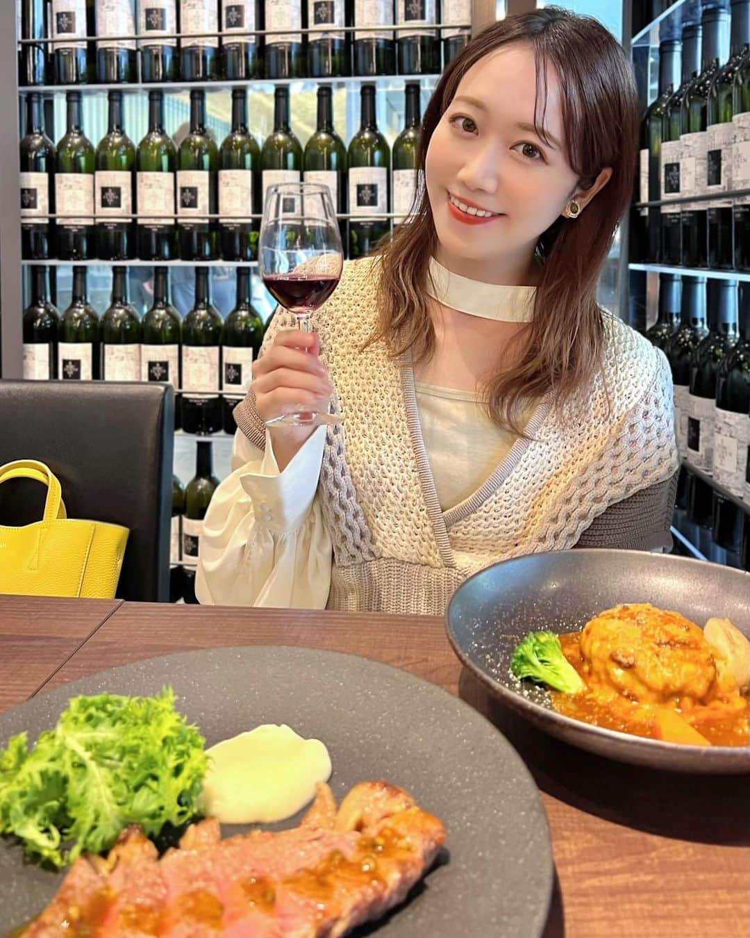 佐藤瀬奈のインスタグラム：「⠀ いつかの贅沢ランチ🥰(たぶん春頃w)⠀ ⠀ ミヤシタパーク内にある《渋谷ワイナリー東京》🍷 お肉＋ワインの組み合わせは最強よね🤤⠀ ・ ・ ・ #miyashitapark  #ミヤシタパーク #渋谷ワイナリー東京  #渋谷ランチ#東京ランチ  ⠀」