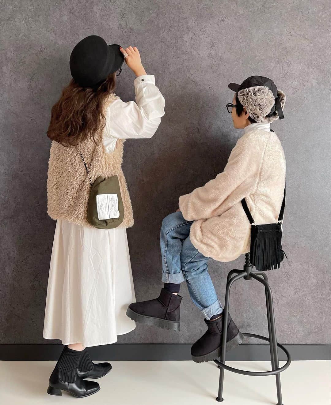 AYUMIさんのインスタグラム写真 - (AYUMIInstagram)「♡ 祖母と👵 ・ 祖母とワシのシューズ🥿👢は @welleg_shoes 祖母は厚底にチャレンジして 背が高くなったわ♡とルンルンでしたわ ・ ・ 【PR 今回ゴイゴイスー♡キャンペーン開催中】 📣2wayバッグ プレゼントキャンペーン📣  ■welleg公式サイトにて会員登録 (既に登録済みの方は、そのままでキャンペーン参加可能） ■welleg公式サイトにて8,000円以上のお買い物 ■お会計に進みカート内のクーポン選択画面で 【8,000円以上のお買い物でバッグ1点プレゼント】を適用ください。 ◼︎バッグは7,400円相当です♡これが必ずプレゼント  ※11/24(9:59分まで)の期間 ※数に限りがあるのでお早めに ※カートに8,000円以上の商品のみ入れて プレゼント商品（バッグ）を入れていない場合はクーポン適用ができませんので、ご注意下さい。 ・ ・ 息子は練習試合⛹️ 娘はテスト前のゼミで塾へ 🐴は安定で仕事 🐶ムギはワシの父とドライブへ ・ みんなそれぞれ と言う事で 今日は祖母とワシで映画行って来ました 今更やけど『ミステリと言う勿れ』観てきました ・ 昨日の息子 マヨネーズ事件投稿に 沢山のコメント&いいね ありがとう 息子のLINE見てくれた方は 分かると思うけど 全部【事後報告】 買ってから これ買いましたよ 報告 ・ 買う前に何でワシに聞かへんねん 何の為のLINE？ 報告する為だけ、ちゃうぞ 事前に相談、せーよ ・ 冷蔵庫 開けたら 1kgのキューピーが ずっとコッチ見てきよる ・ アカン 思い出しただけでも すごい ストレス ・ 笑 ・ ・ #祖母#孫#映画#ミステリと言う勿れ#ブーツ#今日#秋#冬#ファッション#コーデ#welleg#pr」11月19日 20時32分 - suzuchan1206