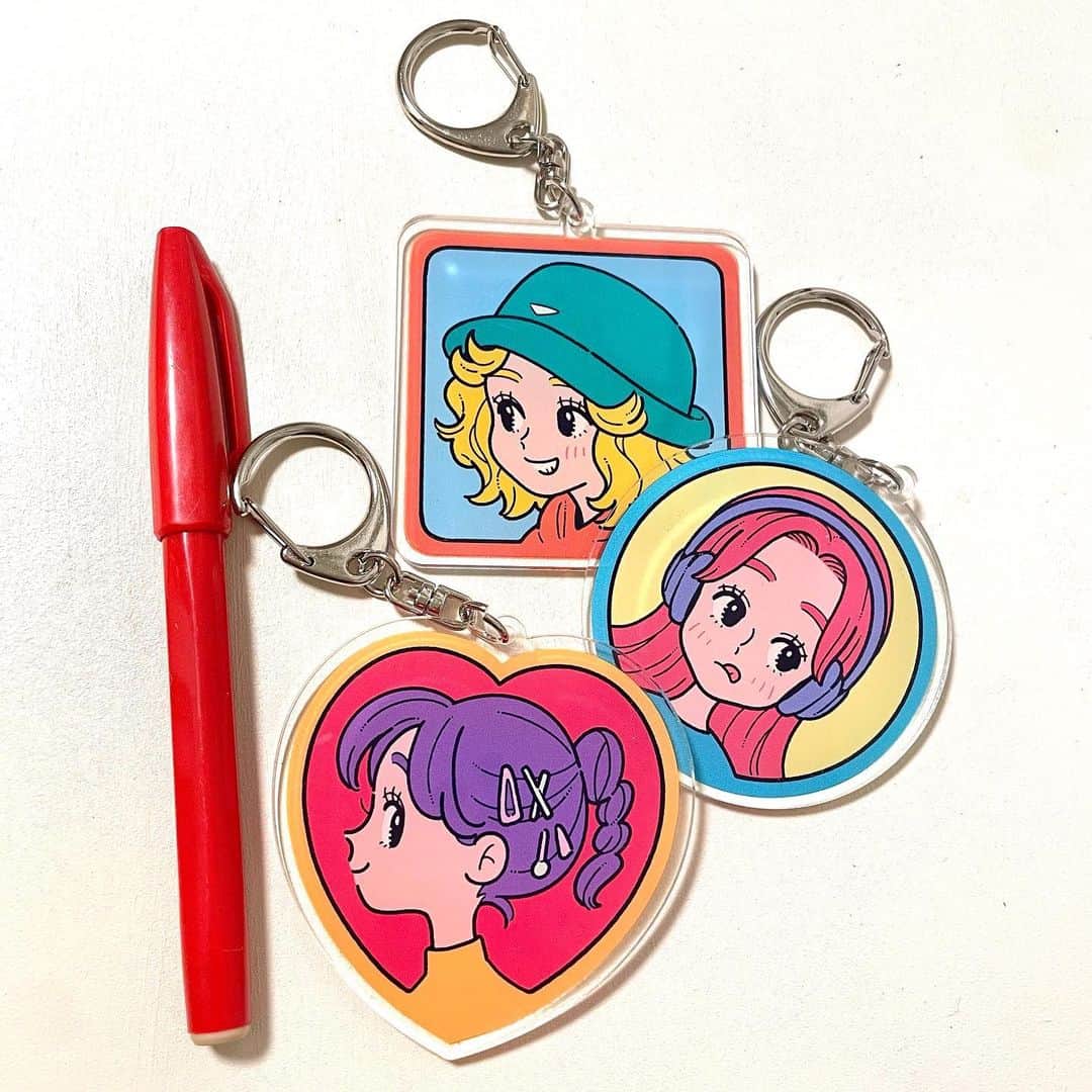 ヨシダナツミさんのインスタグラム写真 - (ヨシダナツミInstagram)「. ラブちゃん🫶  アクキー用に描き下ろしたイラストです！ 全3種🤲  .  #illustration #illustrator #art #drawing #絵 #イラスト」11月19日 20時34分 - natsumi_color