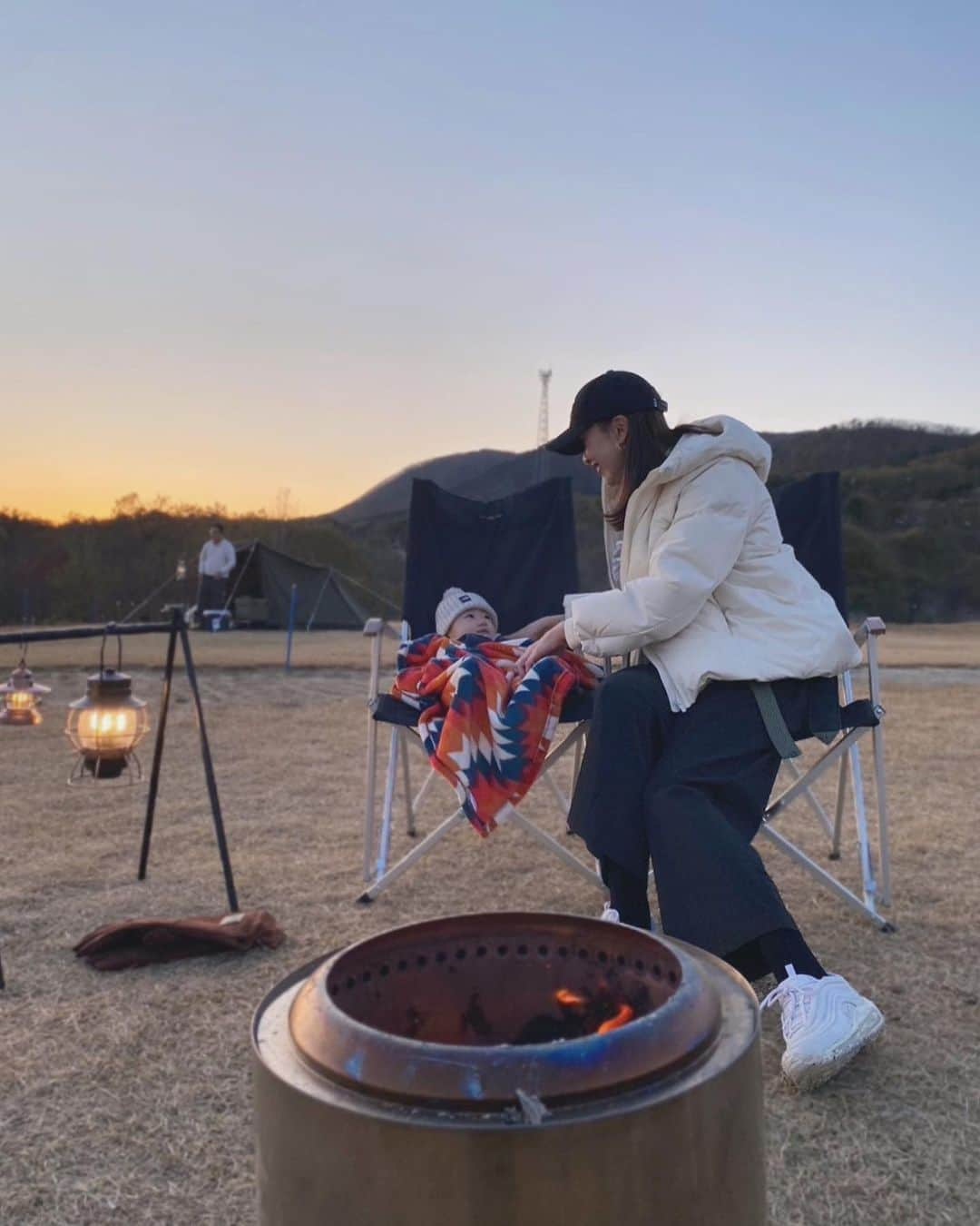 結城はゆるのインスタグラム：「🏕️  　 　　 　　 　　気付けば毎週キャンプしてたね⛺️ 　　大自然で食べるご飯って何でこんなに美味しいんやろ🍳 　　来年もたくさん行けますように〜！！ 　　 　　 　　 　　 　 　　 　　 #デイキャンプ #子連れキャンプ #キャンプコーデ  #仙台キャンプ #宮城キャンプ #アウトドア　 #男の子ベビー #男の子ママ #ママと息子」