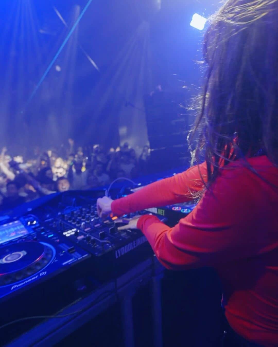 JUICY Mのインスタグラム：「endless vibezzzz 🔥❤️ 🙌 Full set on YouTube   ——————————————- #juicym #techhouse #techno #housemusic #dj #djset  📍@gravitycph 🇩🇰 📹 @antoin_leon」
