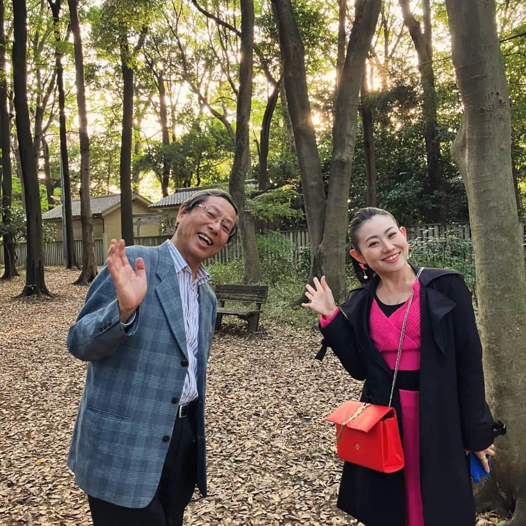 須藤美樹さんのインスタグラム写真 - (須藤美樹Instagram)「むすひツアー三ヵ所目は石神井公園⭐ここは私の大好きな弁天様のご縁があったのですが、なかなか挨拶来れずにいたので本当に来れてうれしい🎵😍🎵  ここは東京か❓‼️と思うような自然に触れあえる場所で時を忘れてしまうくらいの空間でした✨  夕日と、風と、池の波紋がとっても気持ちよくて❇️  この頃になるとみんなとすっかり打ち解けてお別れが寂しくなっゃうくらい仲良しに😃🍒😃  あまりにも濃い一日でした♥️  時間の東京むすひツアーは1月14日みたいです🌟私はもう参加予定💡  一緒に参加されたいかた是非💞  #石神井公園 #弁天様 #ミシャクジ #むすひ #ツアー #自然」11月19日 20時43分 - odorukaiunshi