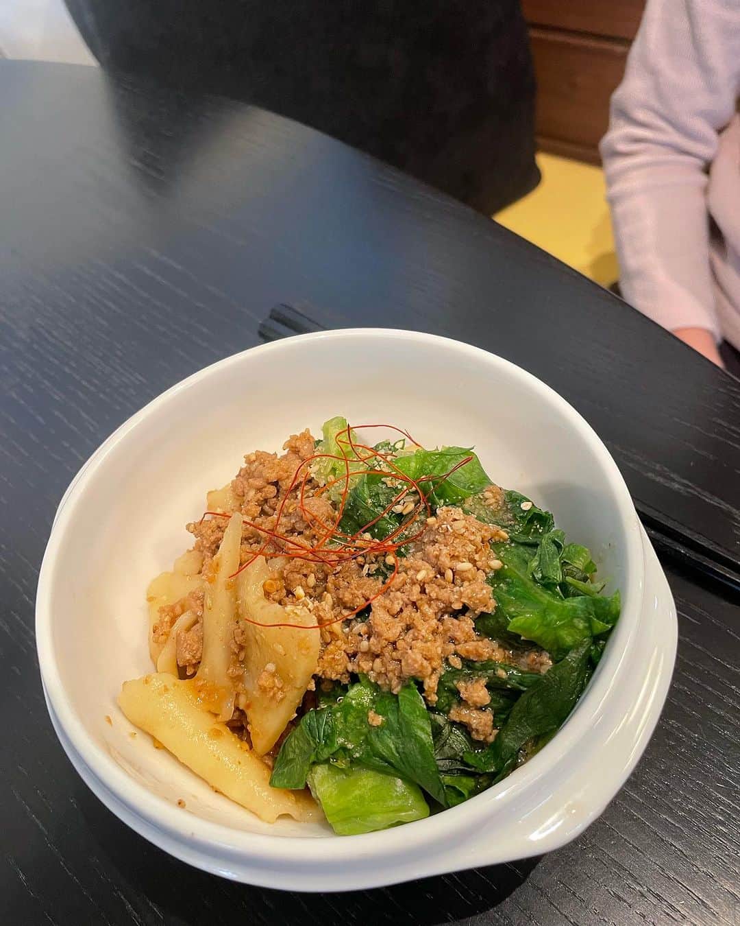 江口恵子（佐久間恵子）さんのインスタグラム写真 - (江口恵子（佐久間恵子）Instagram)「今月のキッズクラスは ビャンビャン麺  手打ち麺を 混ぜて、踏んで、伸ばして 切って、茹でて…  沢山のプロセスを積み上げて出来上がった手打ち麺は 格別の美味しさです😊  学校給食の話から 今月のメニューに至るまでのプロセスは、少人数制の うちのキッズクラスならではかも？  子供達の小さな疑問や 興味や好奇心を一緒に膨らませいけることが、キッズクラスの楽しさであり醍醐味です👍」11月19日 20時45分 - naturalfoodcooking