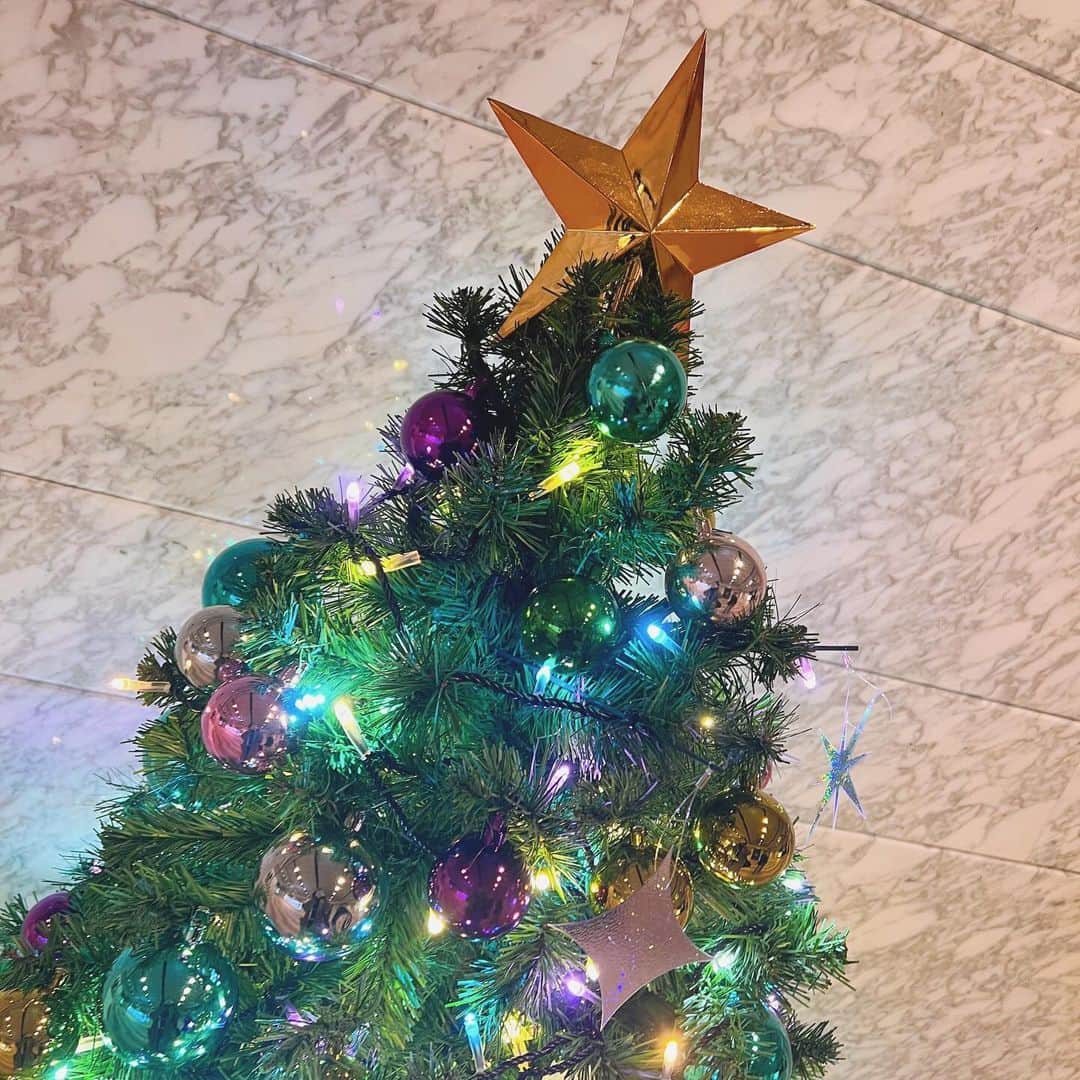 塩野響子のインスタグラム：「⠀サンタさんに何お願いするの？🎄🎁❤️」