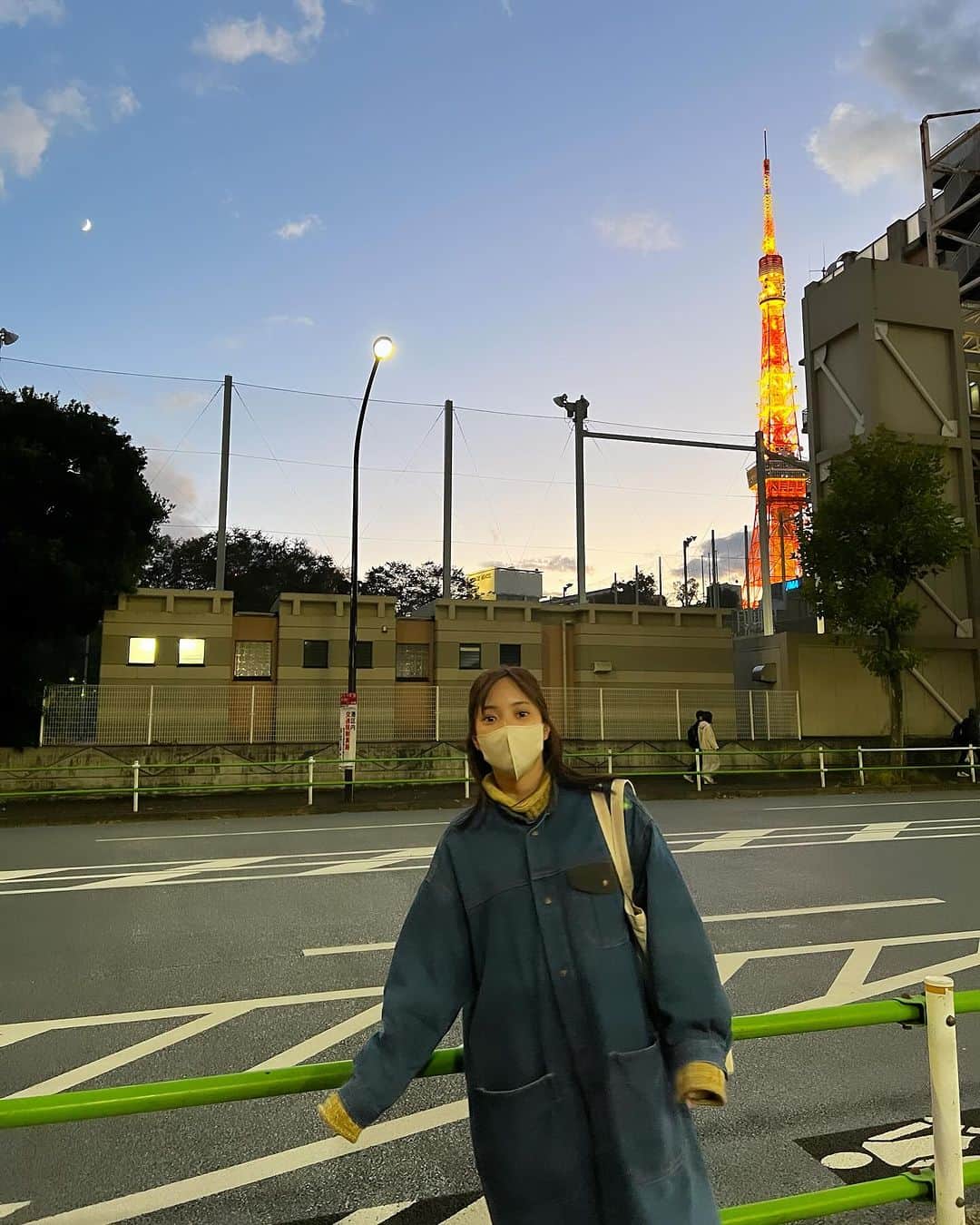 中山来未のインスタグラム：「🌛と🗼と👧」