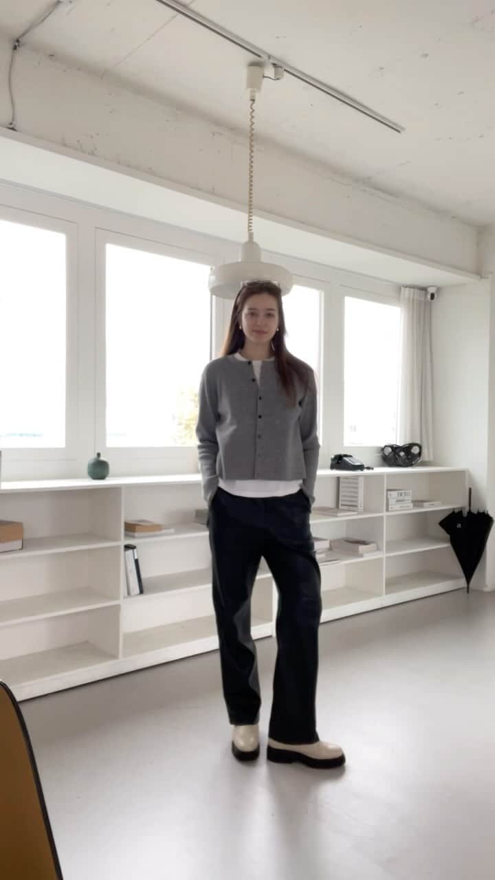 アンジェリーナ・ダニロヴァのインスタグラム：「Simple cozy rainy. #ootd  should I post more of these?🐦🐦🐦」